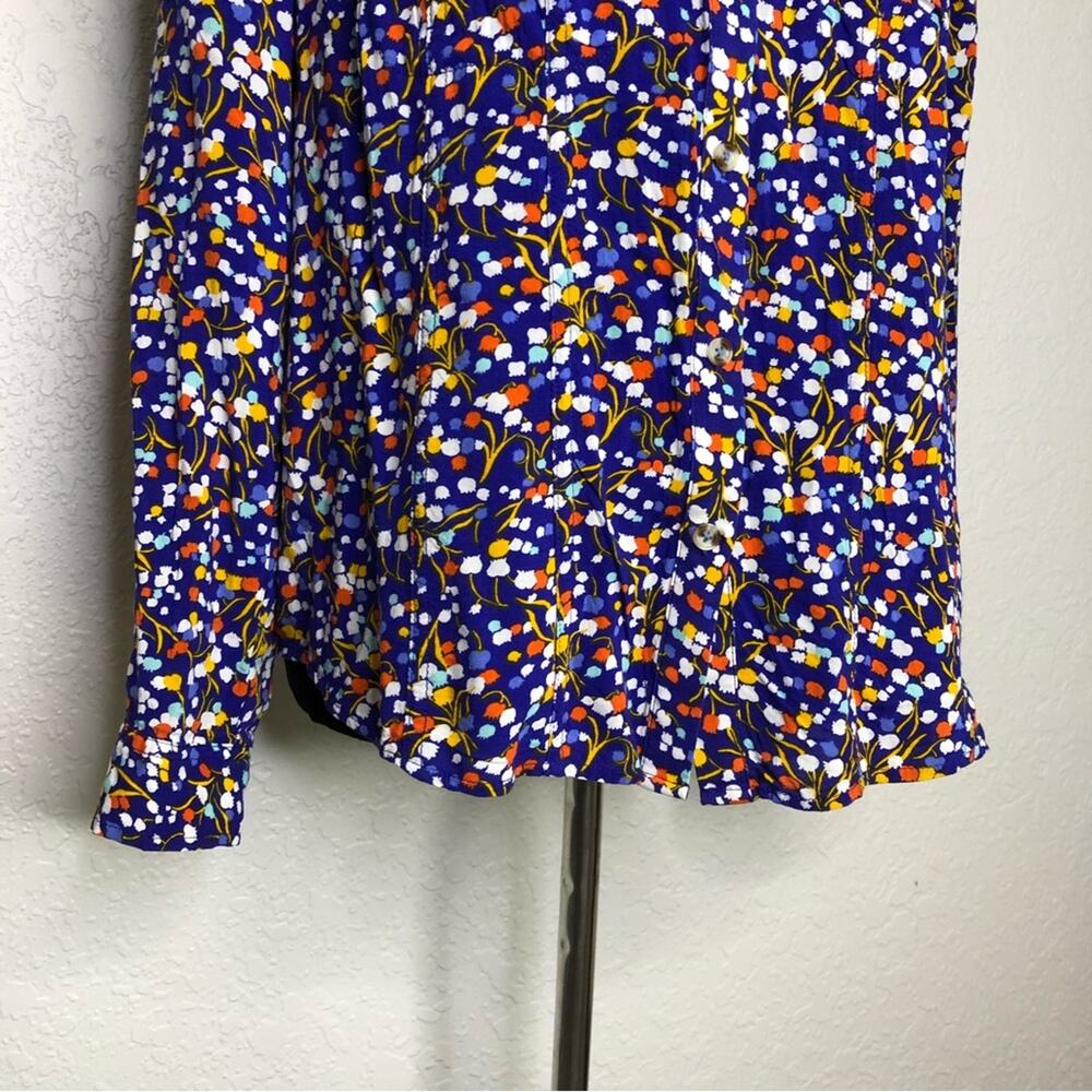 Conversations by Anthropologie blue tulip print button down top size 6 - Picture 4 of 13